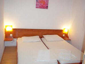 2 chambres, fer et planche à repasser, accès Internet, draps fournis