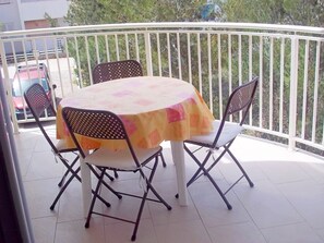 Outdoor dining - Apartments Davor, (12832), Vodice, hr (Vodice)