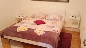 1 chambre, accĂšs Ă Internet, literie fournie