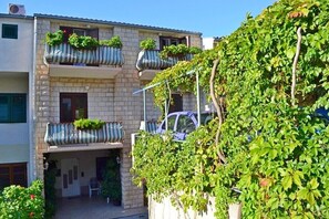 Exterior - Apartments and rooms Ljubica, (14351), Makarska, hr (Makarska)