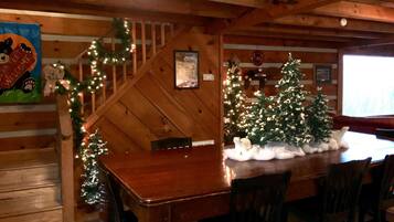 Cabin, Multiple Beds (Lodge at Bradley Mountain) | In-room dining