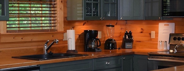 Cabin, Multiple Beds (Lodge at Bradley Mountain) | Private kitchen