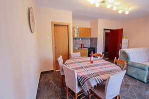 Interior - Apartments Mladen, (13681), Vinišce, hr (Vinišce)