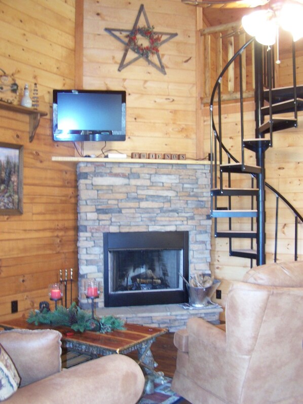 House, 1 King Bed (Cozy Cove) | Living area - Cozy Cove (Townsend)