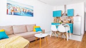 TV - Apartments Dujo, (15845), Kaštel Gomilica, hr (Kaštel Gomilica)