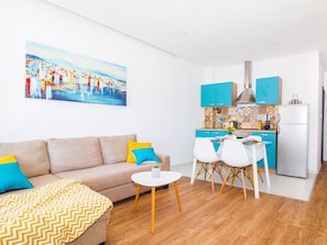 TV - Apartments Dujo, (15845), Kaštel Gomilica, hr (Kaštel Gomilica)