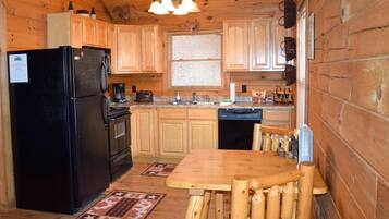 Cabin, Multiple Beds (Pioneers Point) | Private kitchen