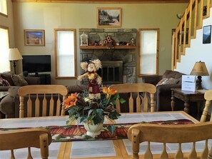 Cabin, Multiple Beds (Majestic Hollow) | Living room