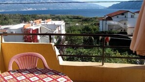 Outdoor dining - Apartment Maja, (13473), Lopar, hr (Lopar)