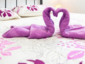 2 bedrooms, iron/ironing board, Internet, bed sheets