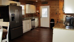 Kabin, Beberapa Tempat Tidur (Getaway on Little River) | Dapur pribadi