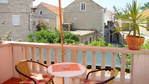Outdoor dining - Apartments Mate, (11632), Sućuraj, hr (Sućuraj)