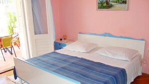 2 bedrooms, internet, bed sheets - Apartments Mate, (11632), Sućuraj, hr (Sućuraj)
