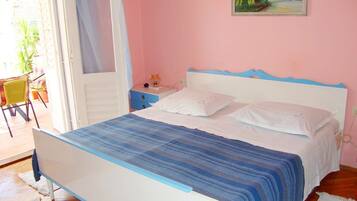 2 bedrooms, internet, bed sheets