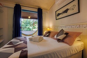Panorama chalet, 1 queensize bed, niet-roken, uitzicht op tuin | 1 slaapkamer, een minibar, verduisterende gordijnen, gratis wifi