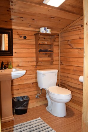 Cabane, plusieurs lits (River Escape) | Salle de bain