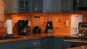 Cabin, Multiple Beds (River Escape) | Private kitchen - River Escape (Townsend)