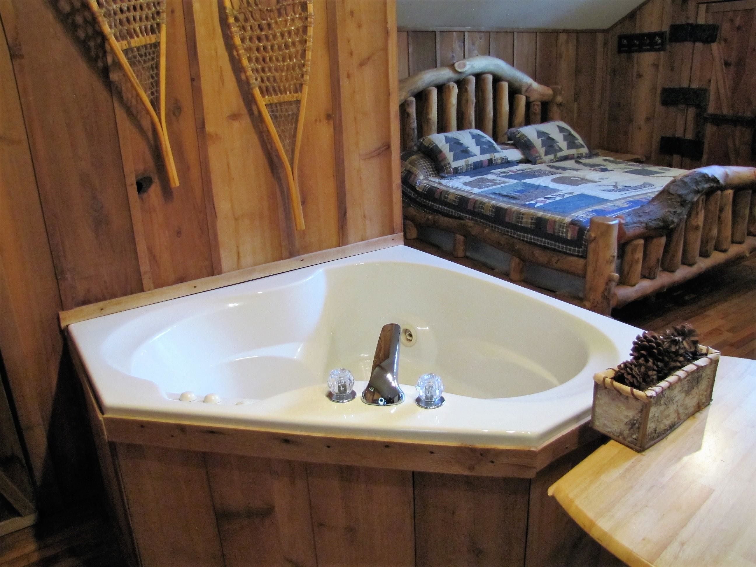 Jetted bathtub