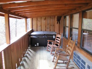 Cabaña, 1 cama King size (Cades Cove Hide Away) | Balcón