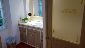 Double Room, Terrace | Bathroom sink - B&B Les Chambres de la Villasse (Vaison-la-Romaine)