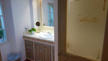 Kamar Double, teras | Wastafel kamar mandi