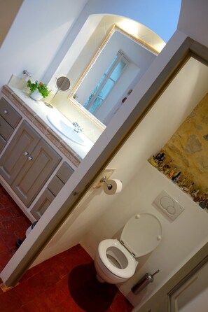 Chambre Double, terrasse | Salle de bain | Douche