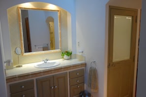 Bathroom sink