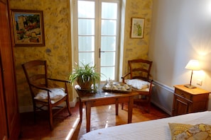Chambre, balcon | Équipements de la chambre