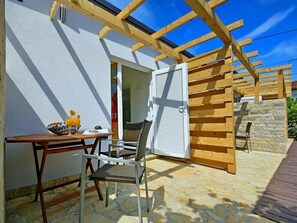 Outdoor dining - Apartments Elio, (14474), Umag, hr (Umag)
