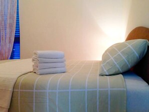 1 bedroom, bed sheets