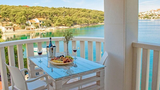 Outdoor dining - Holiday home Marko, (14162), Rogoznica, hr (Rogoznica)