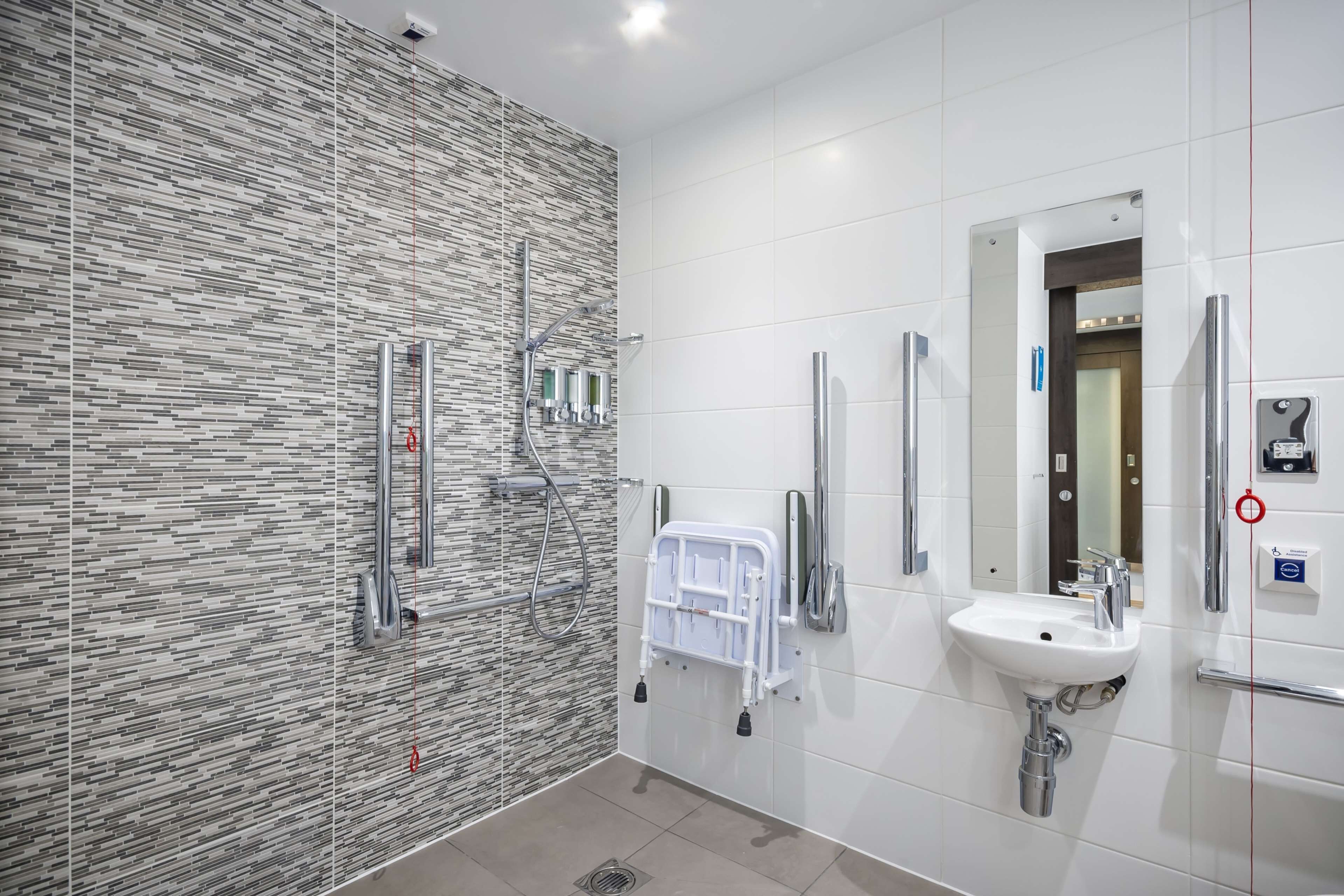 room, 1 queen bed, accessible | bathroom shower