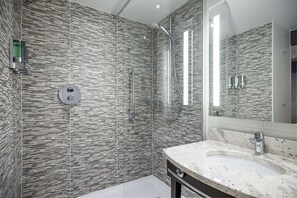 Bathroom shower - Hampton by Hilton Stockton on Tees (Stockton-on-Tees)