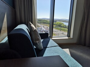 A room with a view of a highway and greenery. - Hampton by Hilton Stockton on Tees (Stockton-on-Tees)
