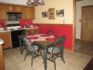 Dining - Firefly Cove (Sevierville)