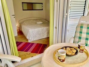 2 bedrooms, iron/ironing board, Internet, bed sheets