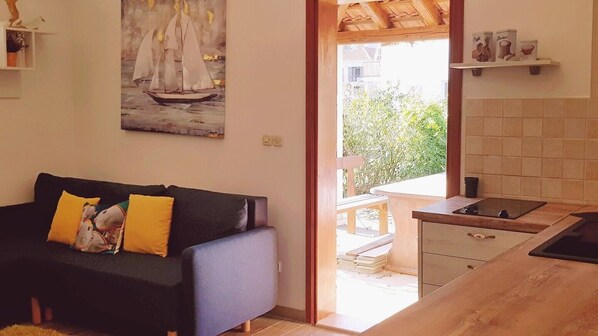 TV - Apartments Damir, (14143), Mali Ston, hr (Mali Ston)