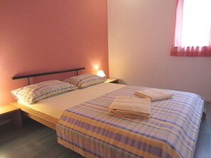 1 bedroom, Internet, bed sheets - Apartments Zdenka, (3433), Okrug Donji, hr (Okrug Donji)