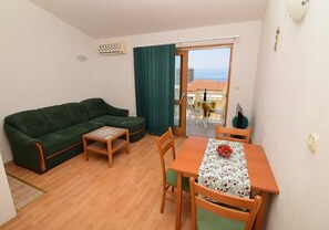 Dining - Apartments and rooms Jozo, (8193), Makarska, hr (Makarska)