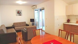 TV - Apartments Dunja, (13291), Malinska, hr (Malinska)