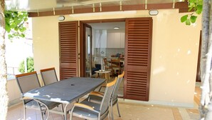 Outdoor dining - Apartments Franjo, (13105), Porec, hr (Porec)