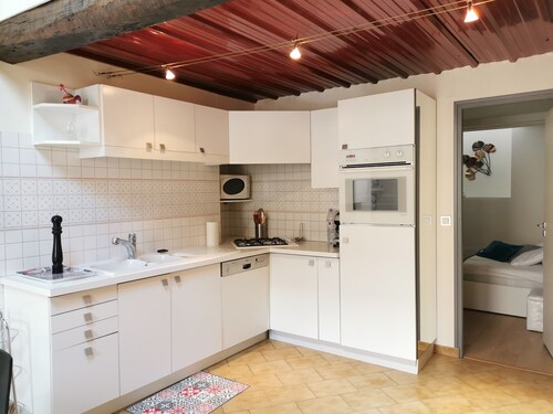 Maison 75m2 climatisée + garage,  tout confort, située centre  médiéval  Cahors.