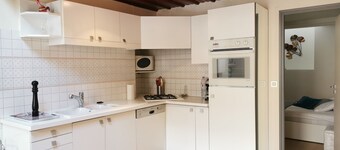 House 75m2 air-conditioned + garage, all comforts, located medieval center Cahors.
