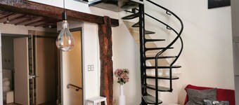 Maison 75m2 climatisée + garage, tout confort, située centre médiéval Cahors.