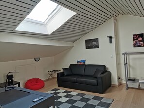 Interior - House 75m2 air-conditioned + garage, all comforts, located medieval center Cahors. (Cahors)