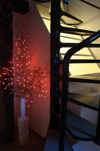 House 75m2 air-conditioned + garage, all comforts, located medieval center Cahors.