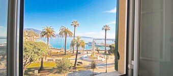 IL FARO by KlabHouse 3 camere-2 bagni fronte Mare con parcheggio 