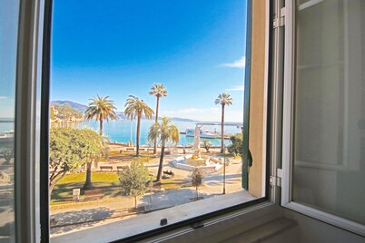 IL FARO by KlabHouse-3BDRM-2BTH Seafront w/Parking-walk2everywhere