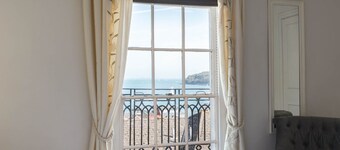 Cliffhanger, Cowes.  Stunning period property with fabulous sea views, sleeps 10