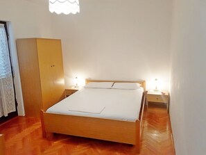 1 habitación, internet y ropa de cama 